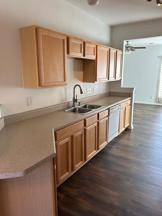 Building Photo - Greer, 2BD/2.5BA, 1476SF