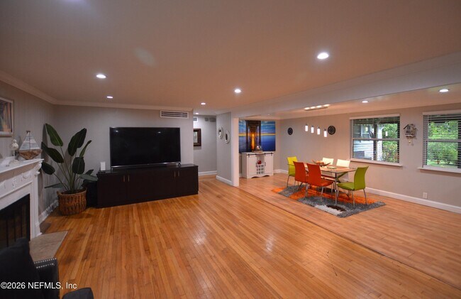 Foto del edificio - 7004 Hyde Grove Ave