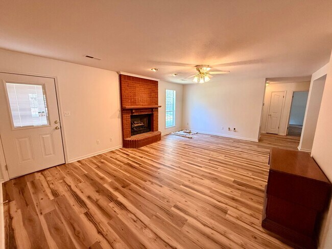 Building Photo - 3108 Maplewood Terrace