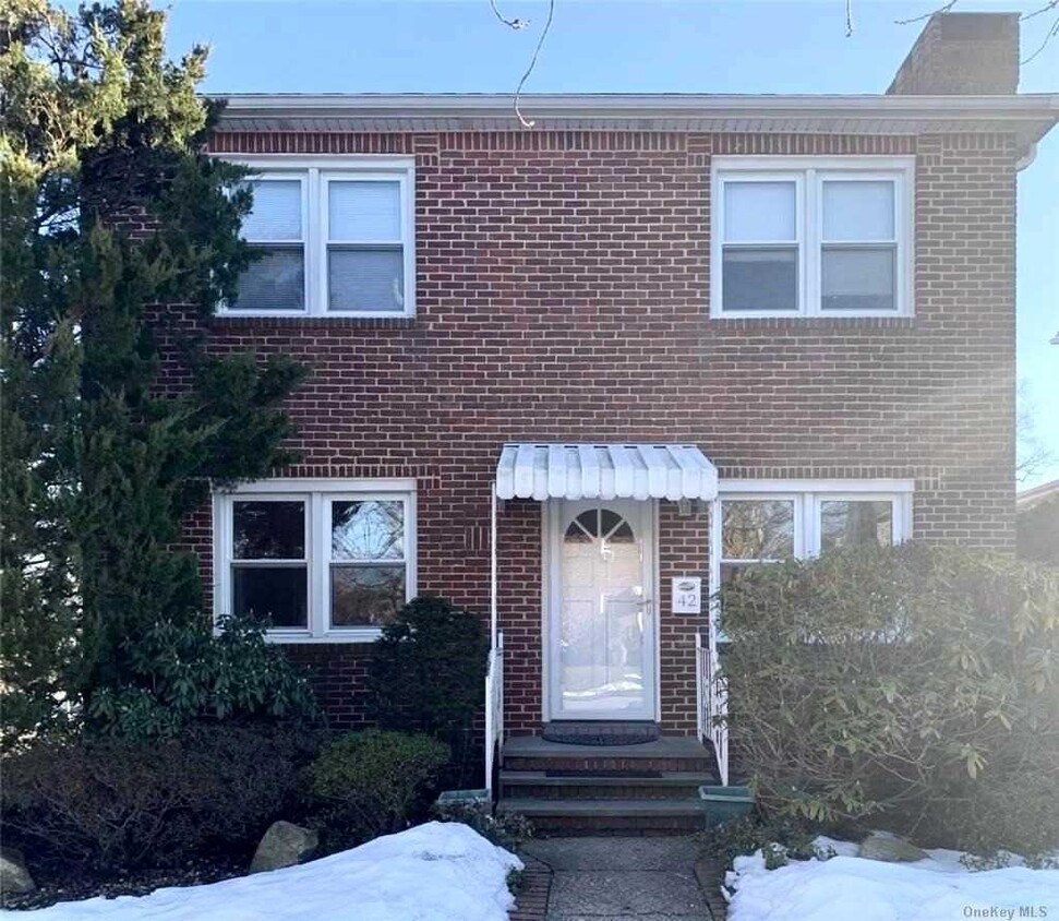 Primary Photo - 42 Beechwood Ave