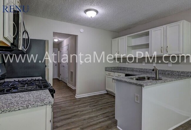 Foto del edificio - Now Available!