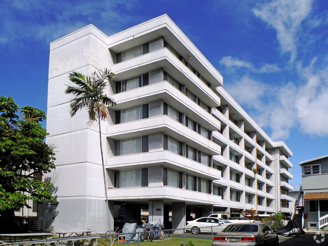 Primary Photo - Makiki Palms