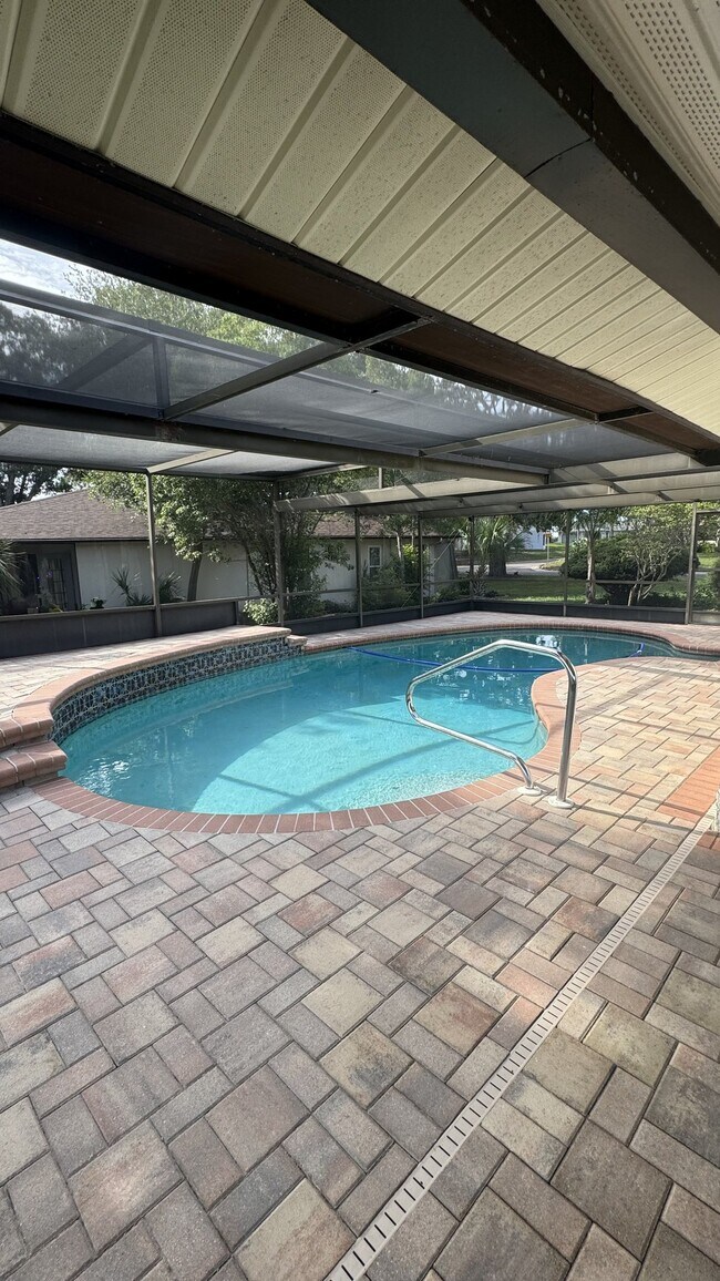 Foto del edificio - 7409 Lake Forest Cir