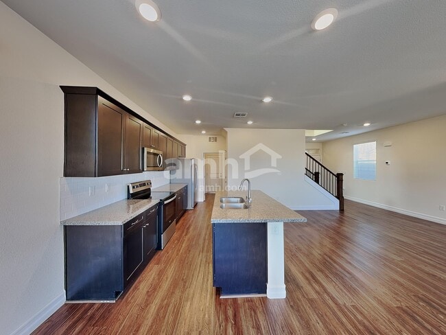 Building Photo - 5824 Petronius St