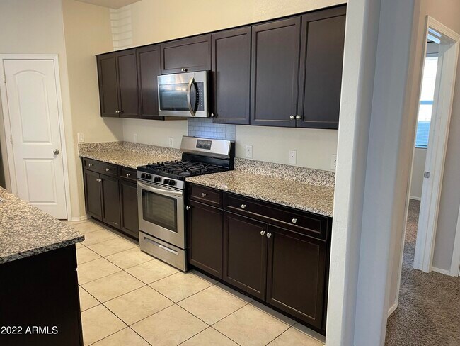 Foto del edificio - 30012 W Monterey Dr