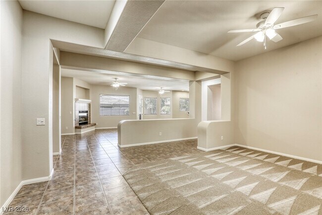 Foto del edificio - 5687 Golden Leaf Ave