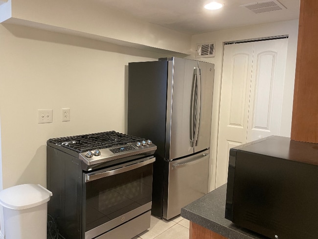 Foto del edificio - 1302 Brookview Ln
