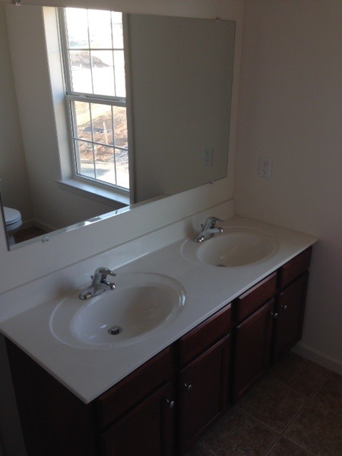 Building Photo - 652 Winding Ln