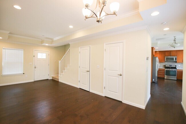 Foto del edificio - Newer Contemporary Home for Rent - Conveni...