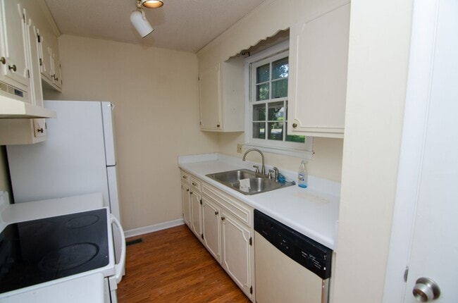 Building Photo - 3601 Hobbs Rd