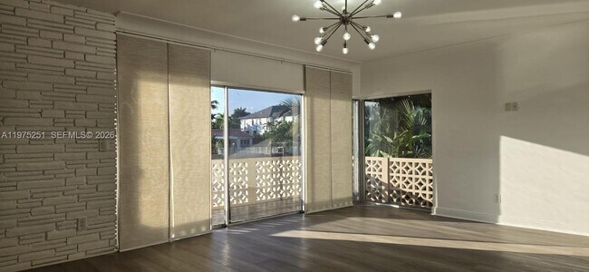 Foto del edificio - 10110 W Bay Harbor Dr