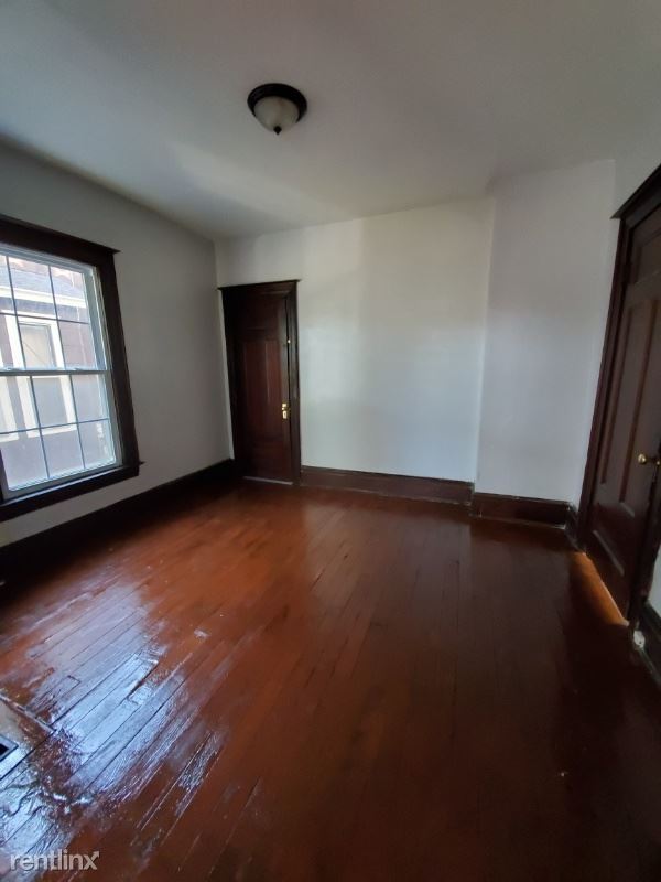 Building Photo - 4 br, 1.5 bath House - 31 Baldwin St