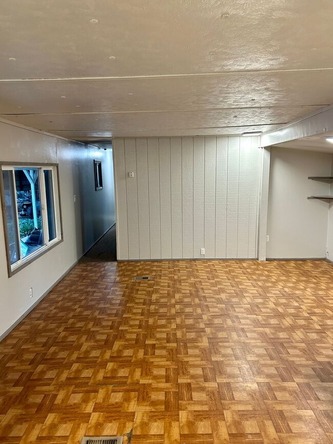 Building Photo - 3 bed 1 bath trailer - Available for 6 mon...