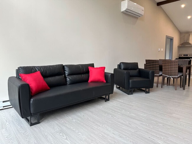 Photo du bâtiment - 16 Englewood Ln