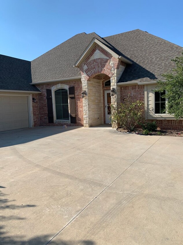 BEAUTIFUL HOME IN ROSE CREEK ADDITION - House Rental in Ada, OK ...