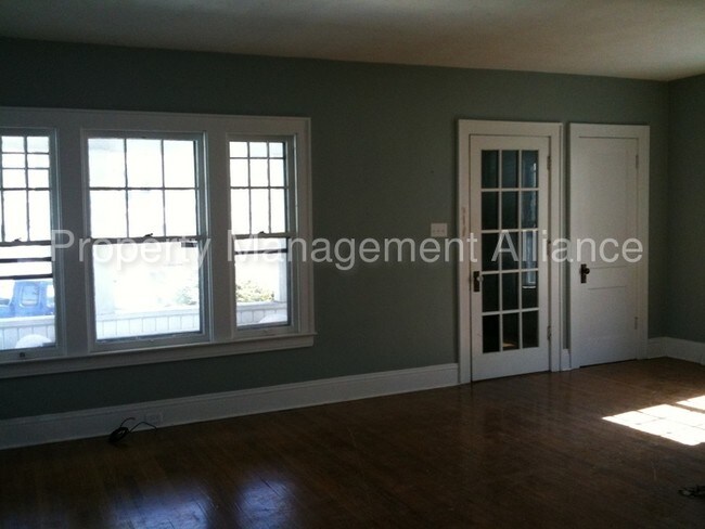 Building Photo - 429 Elm St