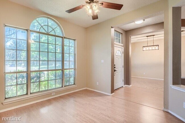 Foto del edificio - 4 br, 2 bath House - 4806 Clay Dr UNIT