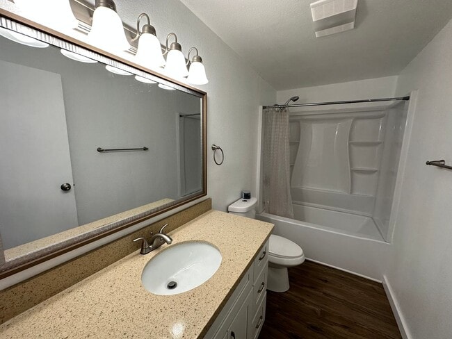 Building Photo - Charming 3 Bedroom 1 Bath Rambler in Lacey!