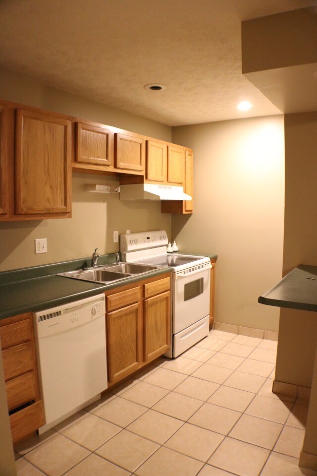 Building Photo - 2460 Collis Ave