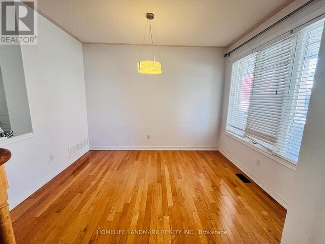 Building Photo - 27 Thistle Ave