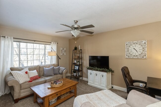 Foto del edificio - 212 Grandview Ct