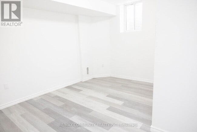 Building Photo - 481 Bessborough Dr