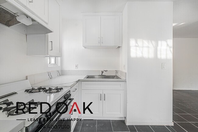 Foto del edificio - 1025 W 23rd St