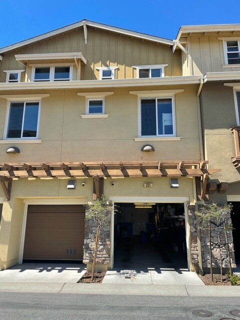 Primary Photo - 221 E Crystal Cove Ter