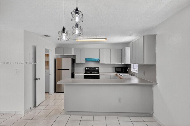 Building Photo - 4782 NW Flagler Terrace