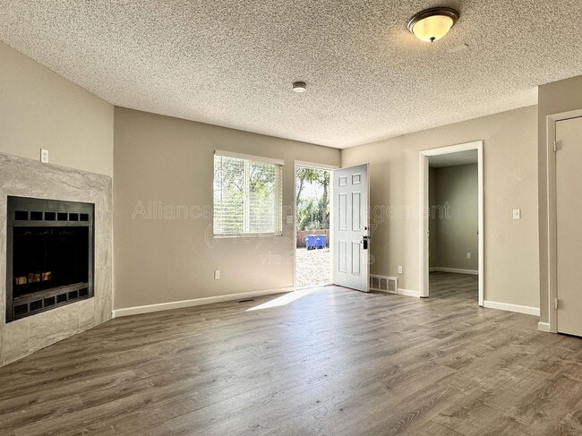 Foto del edificio - 2460 E Willamette Ave