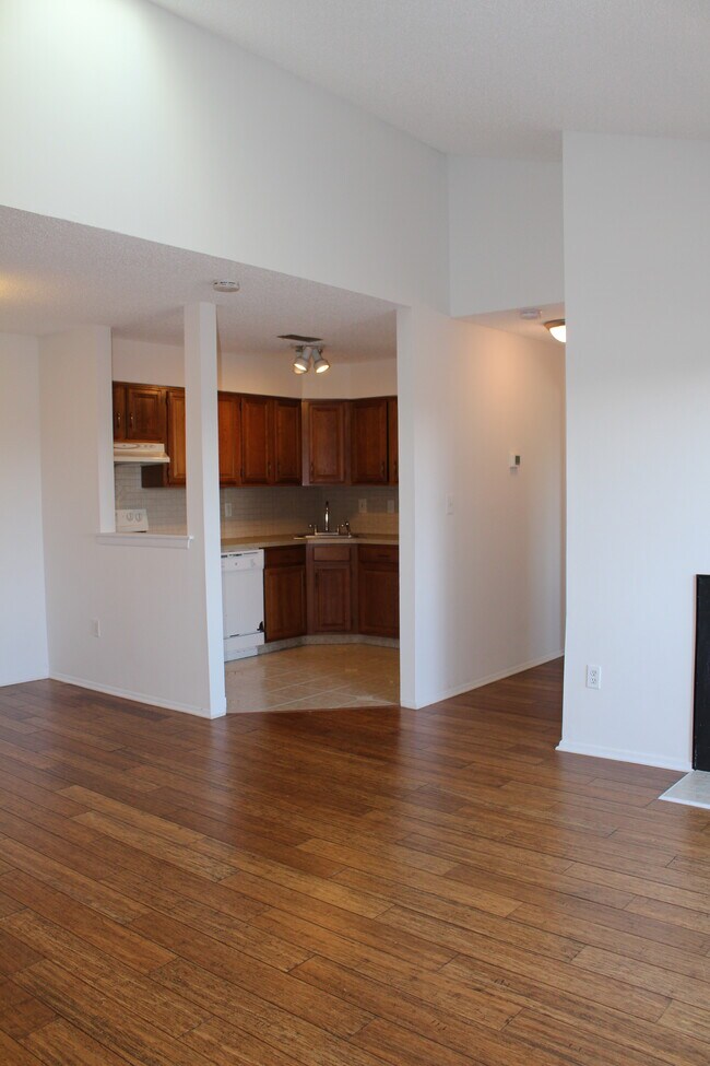 Building Photo - 812 Aspen Dr