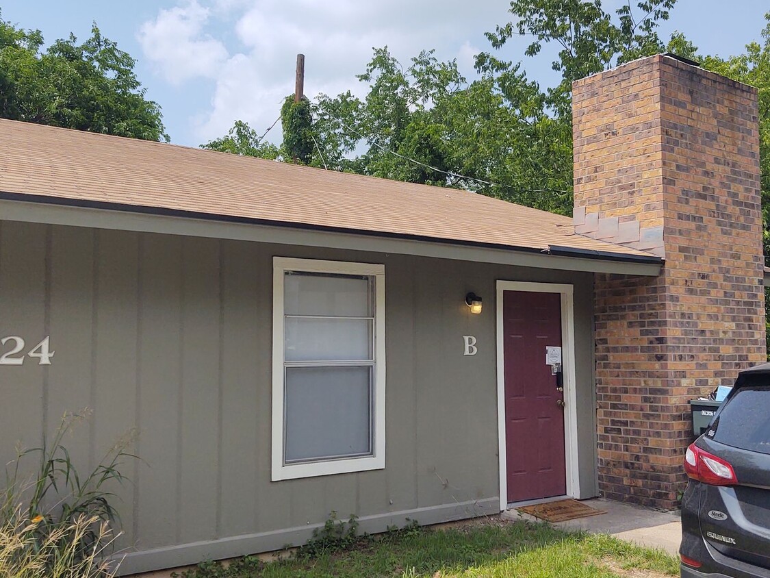 Primary Photo - 624 Mill St