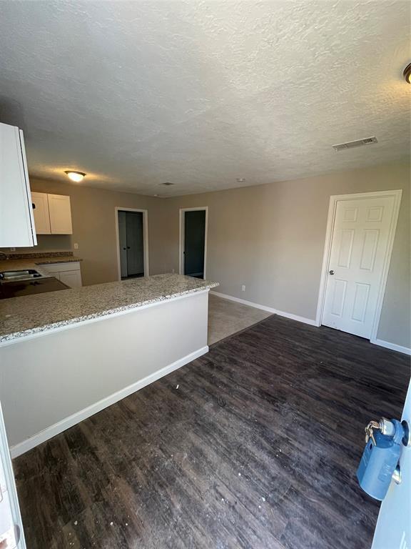 Foto del edificio - 5006 Ridgeway Dr
