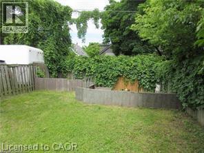 Photo du bâtiment - 221 1/2 Kenilworth Ave N