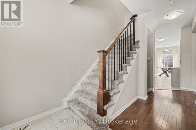 Building Photo - 450 Ashbourne Crescent