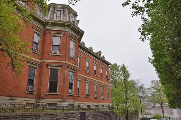 Primary Photo - 326 E 2nd St