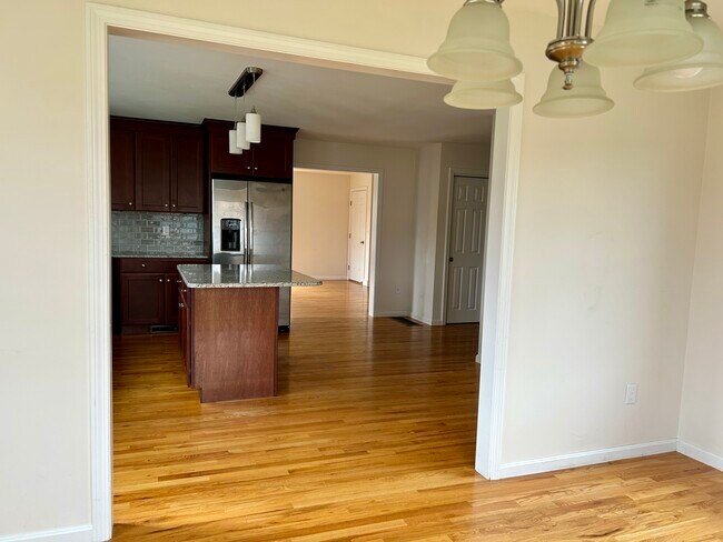 kitchen 3 - 121B Robin Hill Dr