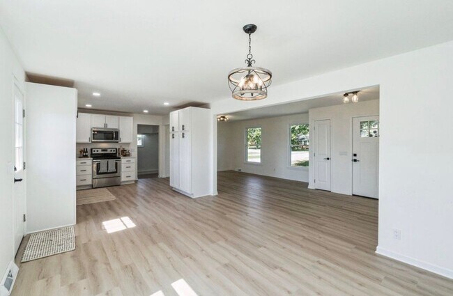 Building Photo - 114 Hankins Dr