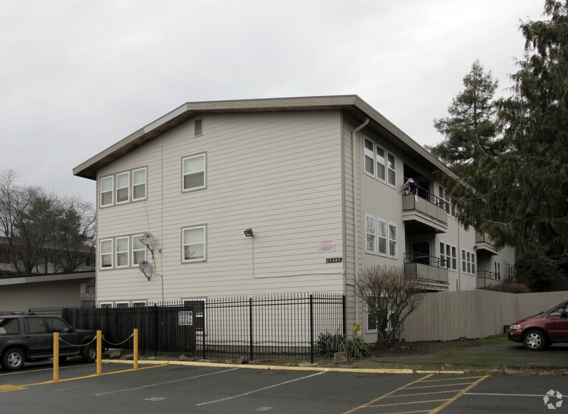 Foto principal - 14349 32nd Ave NE