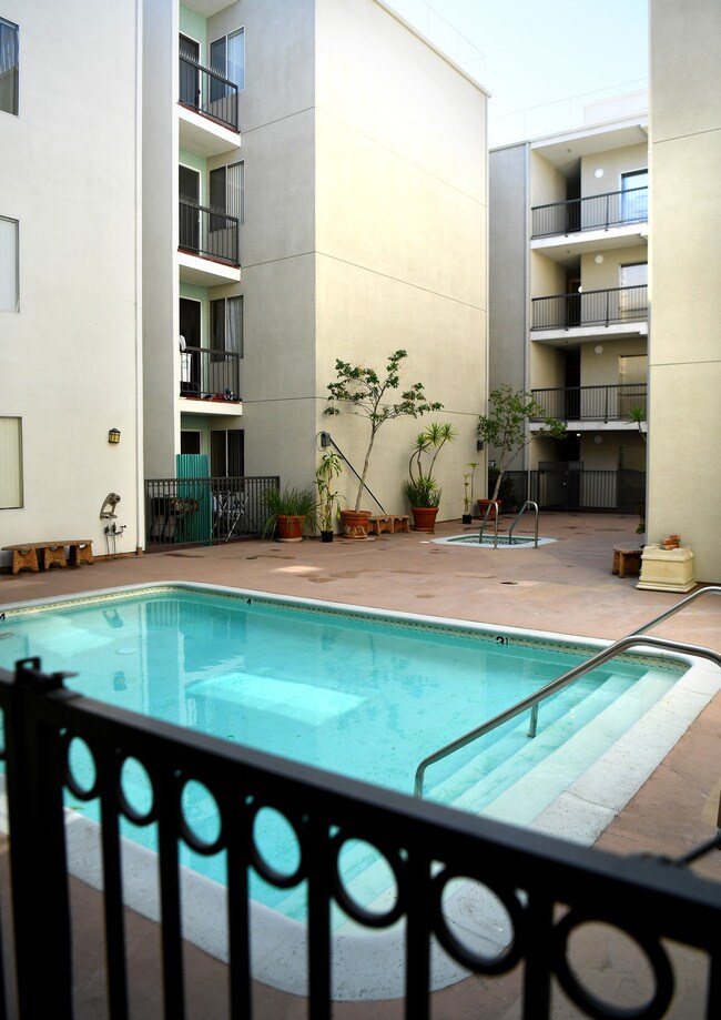 Lakeview Apartments Los Angeles, CA