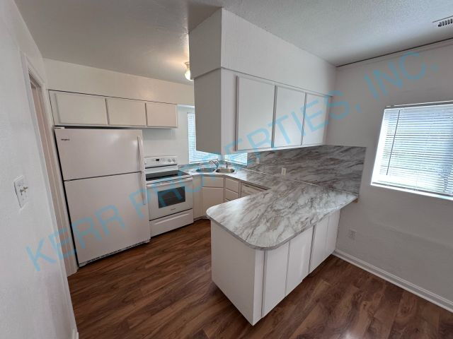 Foto del edificio - 8055 SE Market St