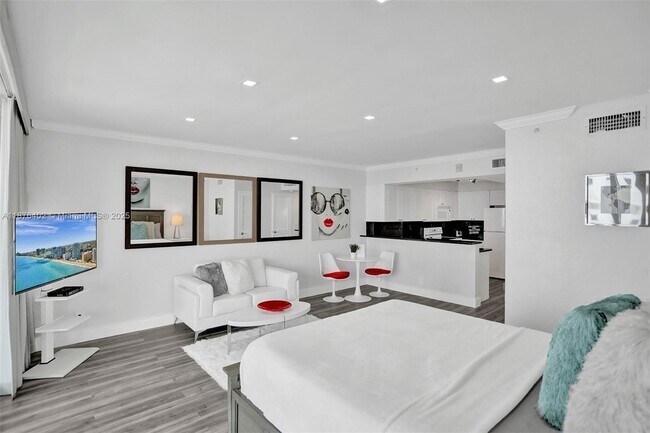 Building Photo - 2501 S Ocean Dr