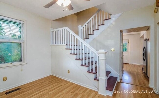 Building Photo - 2407 Colonial Ave SW