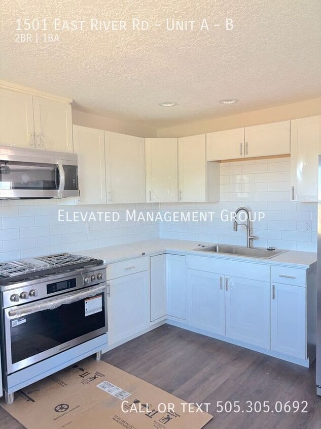 Primary Photo - 1501 E River Rd