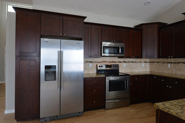 Foto del edificio - Large Home on Acreage!