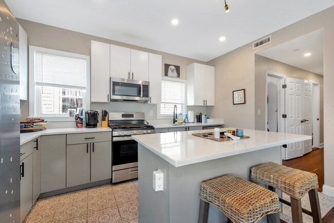 Foto del edificio - 774 Columbia Rd