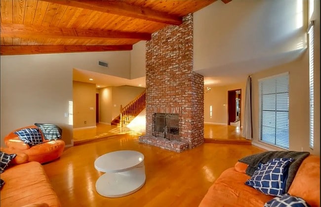 Foto del edificio - 626 W Camino Real Ave
