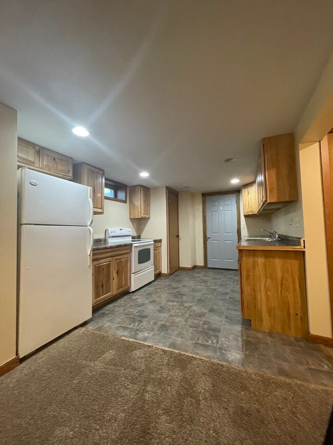 Building Photo - 20427 W Clark Ave Apt 11