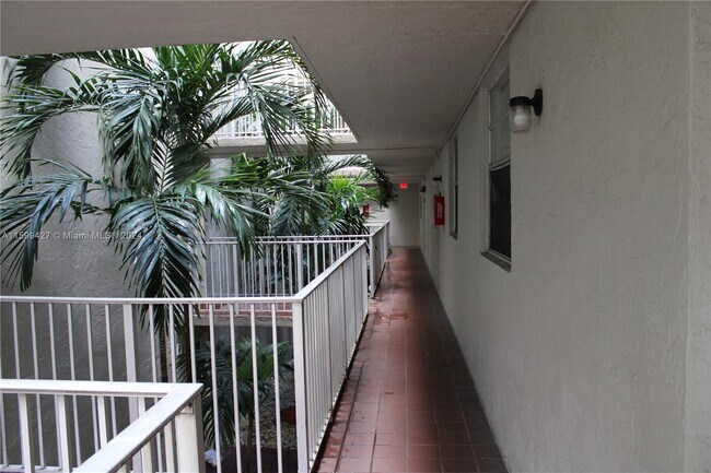 Foto del edificio - 10090 NW 80TH CT Unit 1245