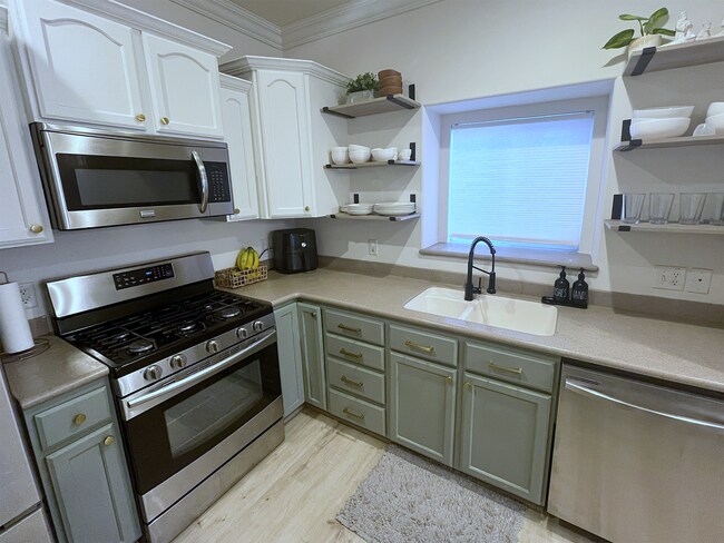 Foto del edificio - 8781 Jefferson Dr